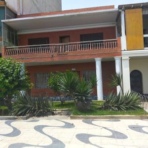 Venta de una Casa de 3 pisos en el Malecón Ferreyros