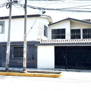 Venta de una Casa / Oficina en Los Olivos